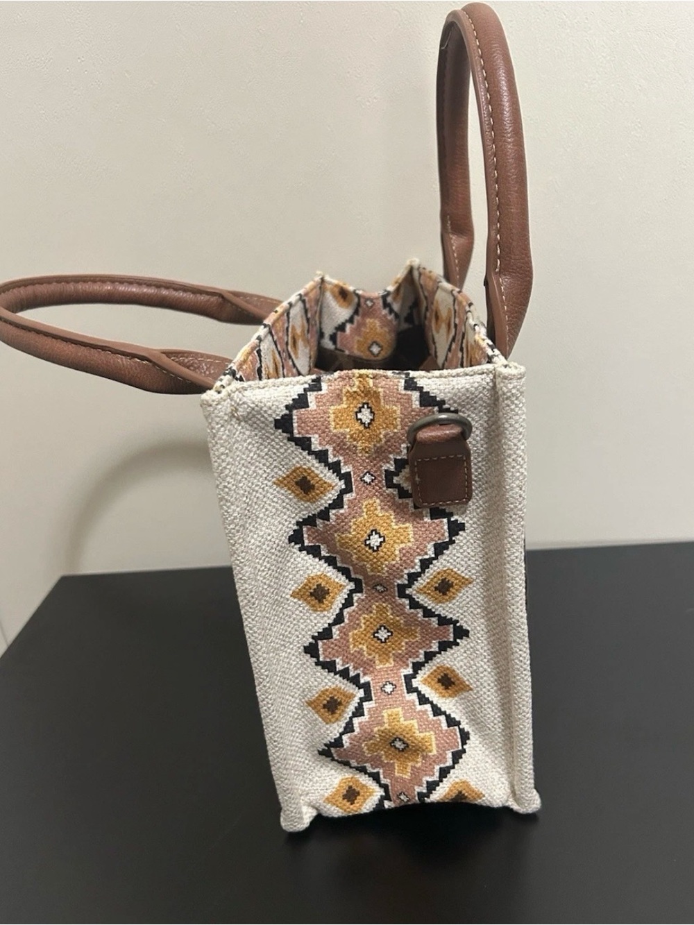 Wrangler Tan & Cream Aztec Patterned Tote - Picture 4 of 9